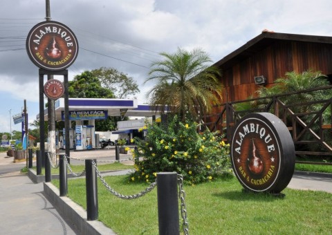 Forró pé de serra 'esquenta' noite de sexta no Alambique