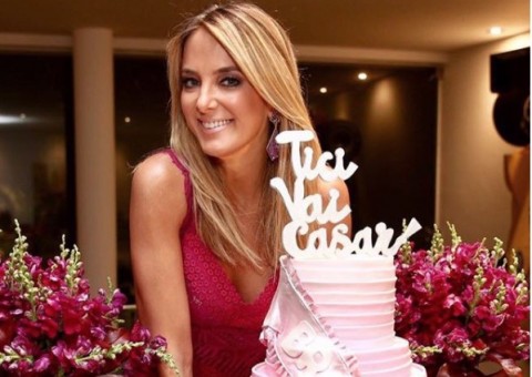 Ticiane Pinheiro curte despedida de solteira com ex-mulher e filha de Justus