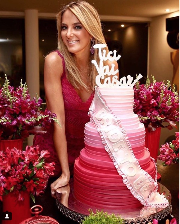 Ticiane Pinheiro curte despedida de solteira com ex-mulher e filha de Justus