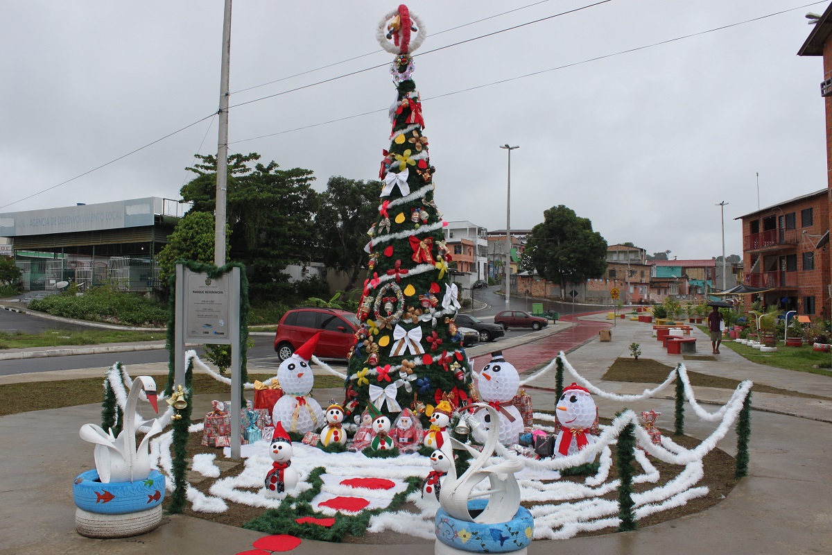 Moradores do Prosamim se preparam para o concurso de Melhor Árvore do Ano  