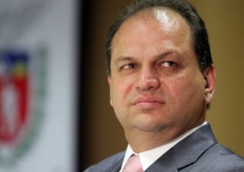 Ministro da Saúde passal mal durante seminário e é atendido em hospital de SP