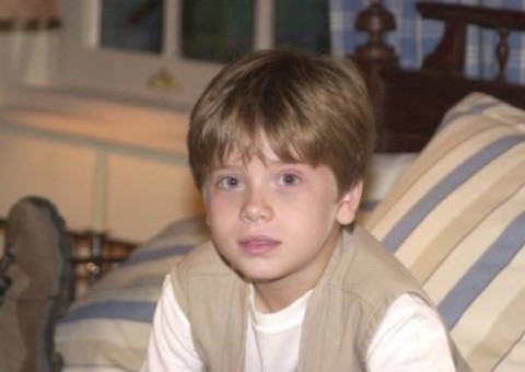 Ex-ator mirim, Pedro Malta ressurge barbudo nas redes sociais