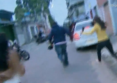 Jornalistas do SBT são atacados com pedras durante reportagem 