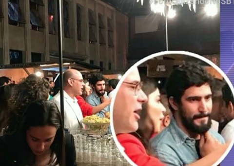 Thaila Ayala é flagrada em clima de romance com Renato Góes