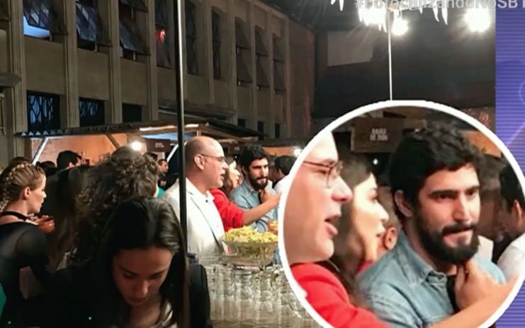 Thaila Ayala é flagrada em clima de romance com Renato Góes