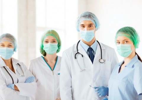 Técnicos de enfermagem aprovados no último processo seletivo recebem treinamento 