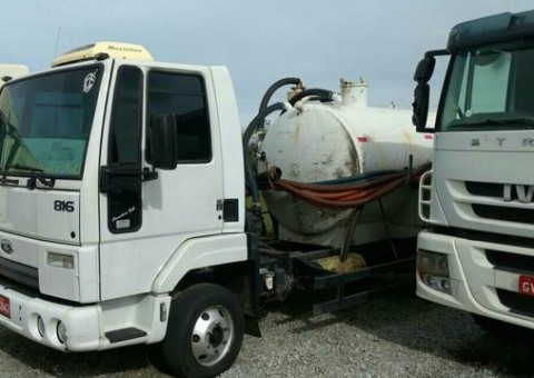 Blitz notifica veículos limpa-fossas sem licenciamento ambiental