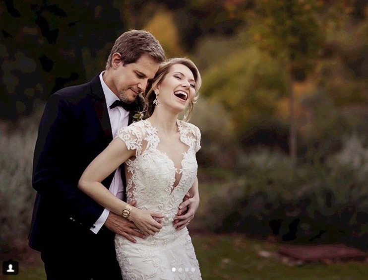 Veja fotos do casamento secreto de Edson Celulari e Karin Roepke