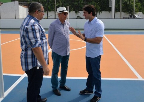 Suhab faz vistoria em quadra poliesportiva que vai beneficiar mais de 2.500 idosos