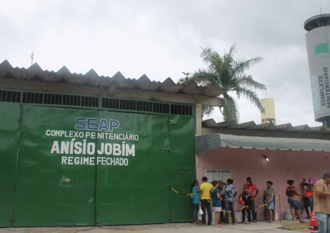 Testemunha diz que PM's vendiam armas de fogo para detentos antes do massacre no Compaj