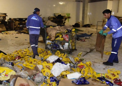 Parceria entre secretarias retira 24 toneladas de lixo da Arena da Amazônia