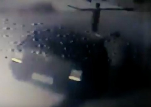 Dupla de 'capirotos' assalta carro em frente à casa de pastora em Manaus