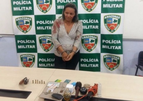 Em Manaus, mulher é presa após comparsa ser esfaqueado por atirar em homem durante assalto