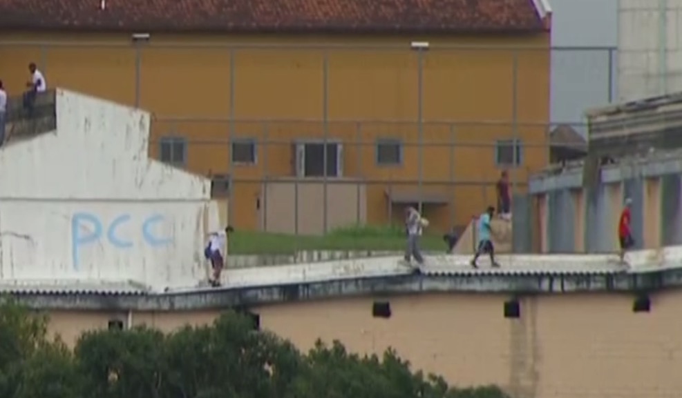 Agente penitenciário é liberado após ser mantido refém por mais de 40h em rebelião