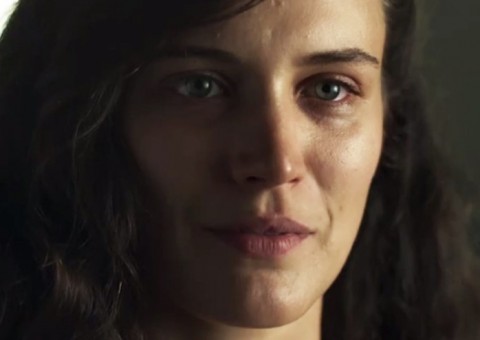  Clara dá volta por cima inacreditável 10 anos após ser internada em hospício 