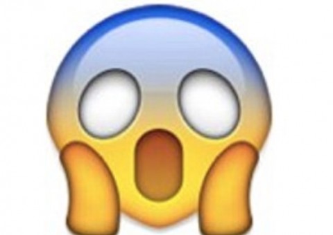 Funkeira casada trai marido com outra mulher