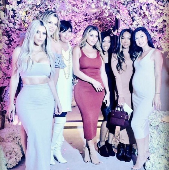Esperando o 3º herdeiro, Kim Kardashian faz mega chá de bebê luxuoso 