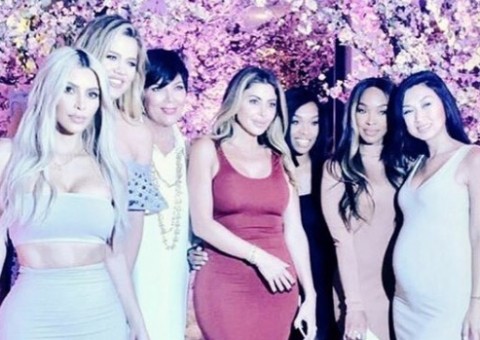 Esperando o 3º herdeiro, Kim Kardashian faz mega chá de bebê luxuoso 