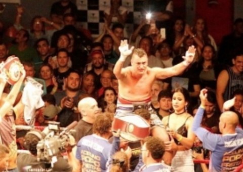  Aos 42 anos, Popó se despede dos ringues com vitória  