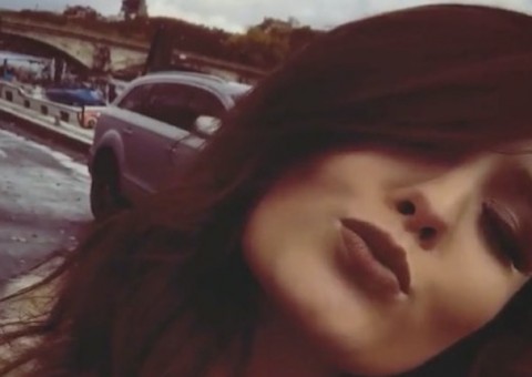   Em Paris pela 1ª vez, Larissa Manoela ostenta e mostra detalhes da viagem