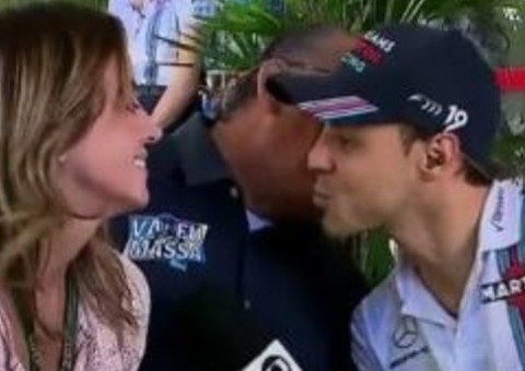  Galvão Bueno interrompe beijo de Felipe Massa na mulher e vira piada na web