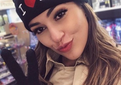   Vivian Amorim mostra corpo de sereia durante viagem aos EUA