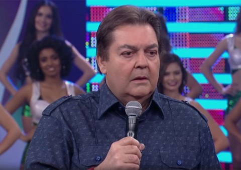 Faustão causa polêmica na internet ao exibir cenas sexuais de cachorros 