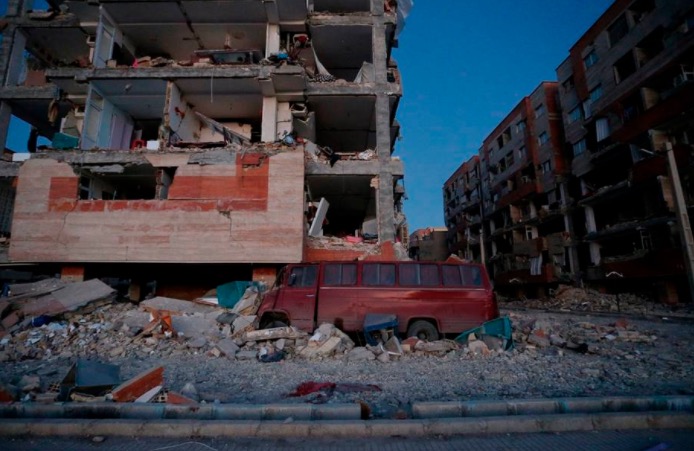 Terremoto na fronteira do Irã com o Iraque mata mais de 300