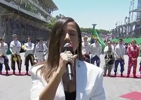 Anitta faturou bolada para cantar Hino Nacional na Fórmula 1