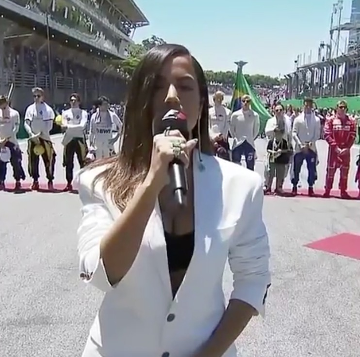 Anitta faturou bolada para cantar Hino Nacional na Fórmula 1