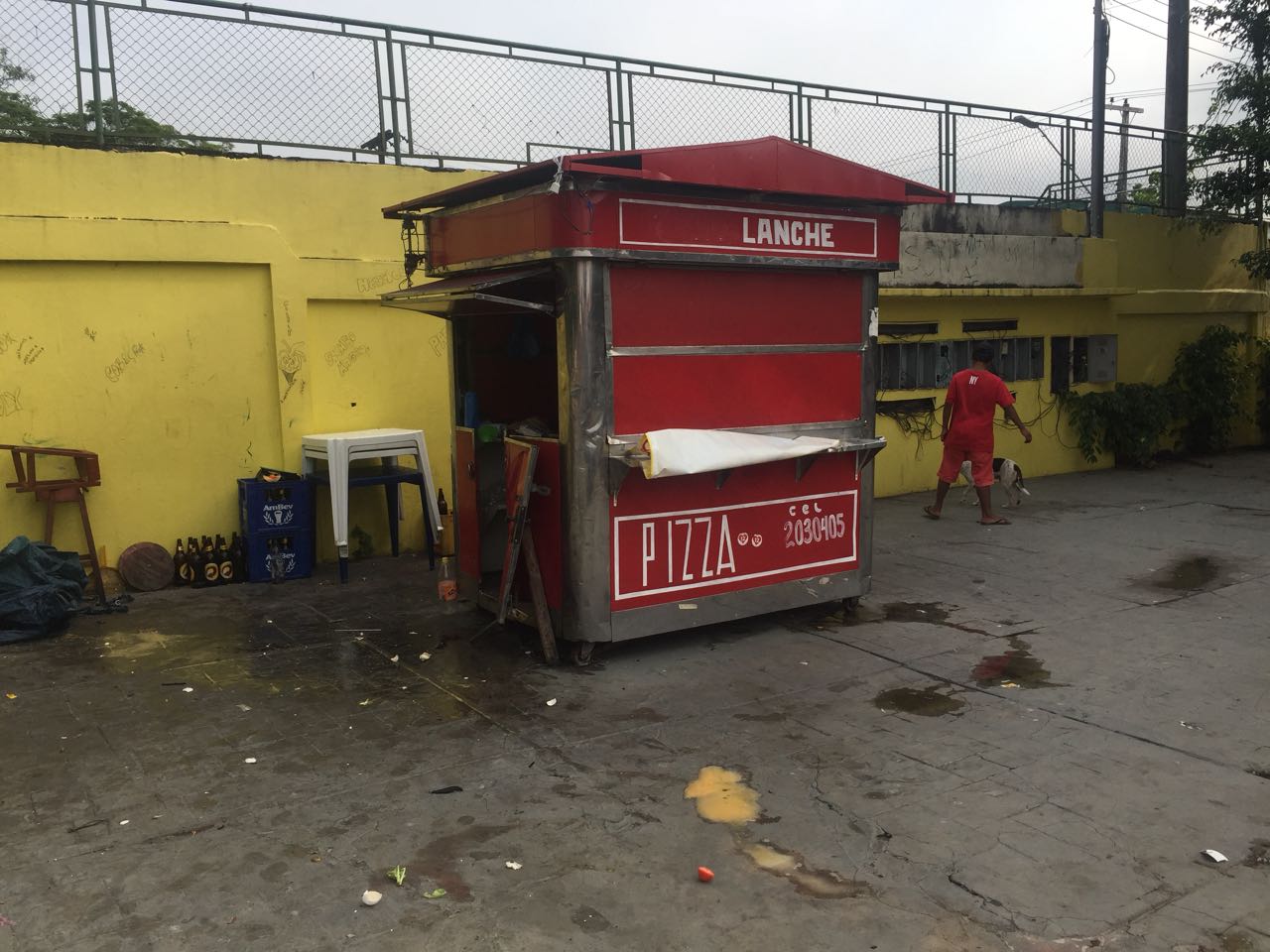 Homem crava faca no peito de cliente durante briga em lanchonete de Manaus