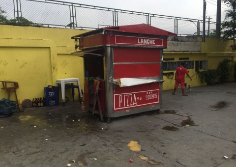 Homem crava faca no peito de cliente durante briga em lanchonete de Manaus