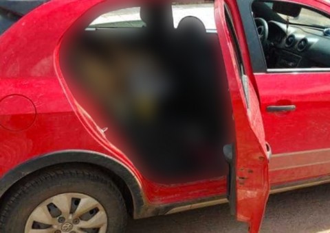 Polícia para motorista embriagado e flagra cena macabra em cadeirinha de bebê