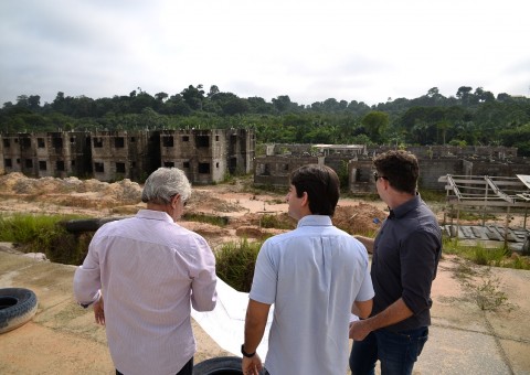 Suhab faz vistoria em obra do Conjunto Habitacional Ozias Monteiro II