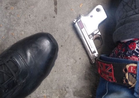 Assaltante invade distribuidora e é morto com cinco tiros por justiceiro em Manaus