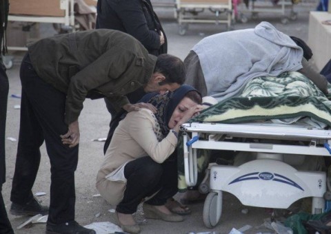 Pelo menos 413 morrem em terremoto na fronteira entre Irã e Iraque