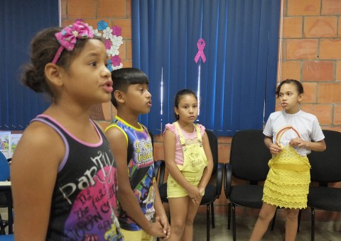 Coral de crianças dão o tom de Natal no Residencial São Raimundo