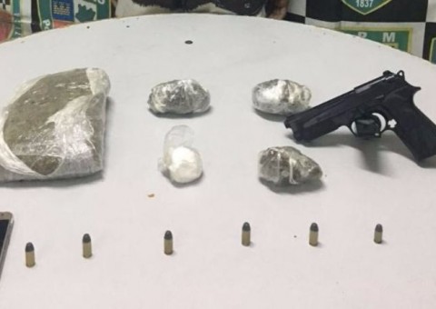 Menino de 12 anos é apreendido com um quilo e meio de drogas em Manaus