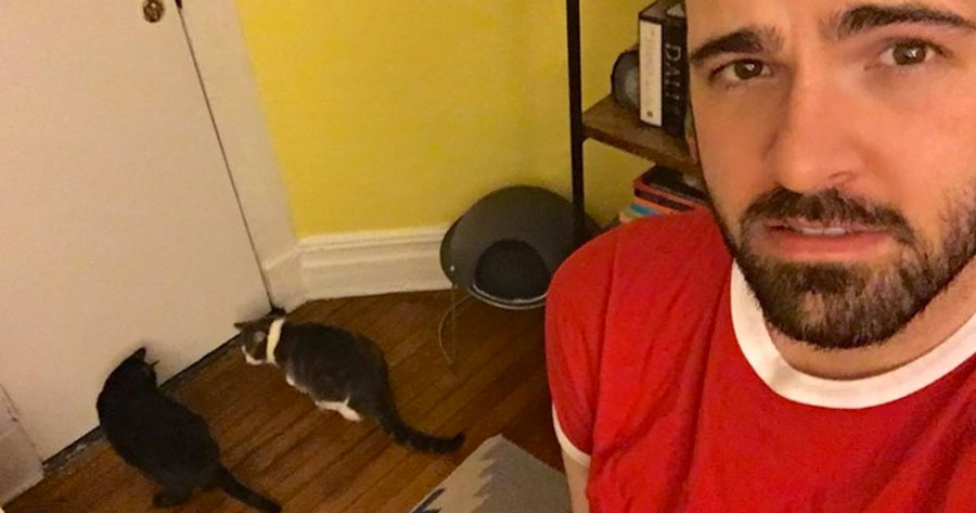 Homem garante que é assombrado por bebê fantasma e publica fotos sinistras na internet