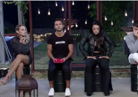 A Fazenda: Com climão, casal forma nona roça do reality