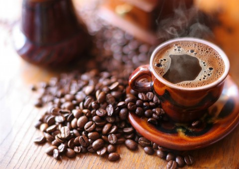 Por que você nunca deve beber café de barriga vazia