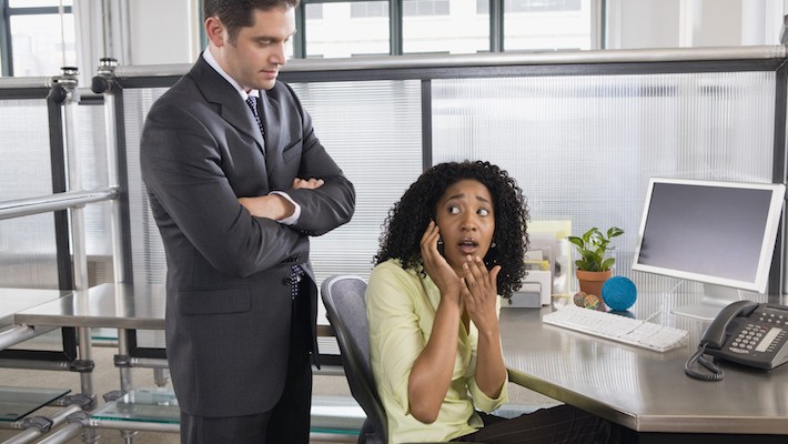 Uso de celular no ambiente de trabalho pode ser proibido no Brasil