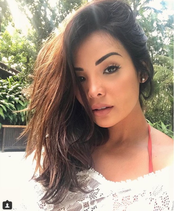 Carol Nakamura faz fila andar e está tendo affair com empresário