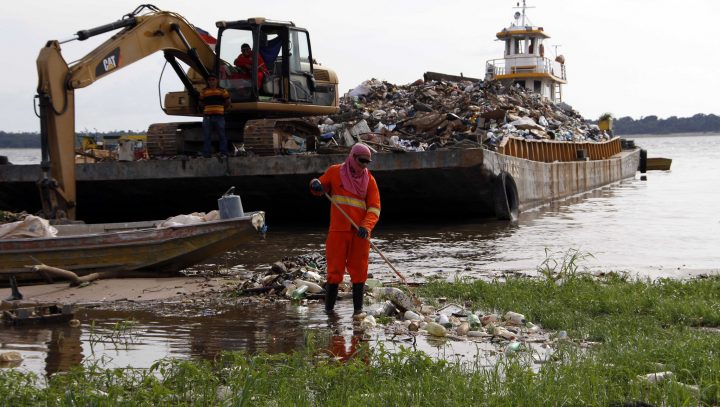 Serviços de limpeza são intensificados em parques, praças e igarapés de Manaus