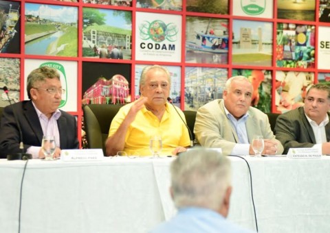 Amazonino 'trava briga' com Governo Federal e contrata jurista em defesa da ZFM