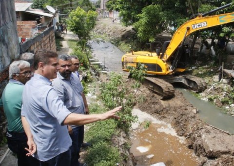 Prefeitura inicia trabalho de construção de rip-rap no igarapé do Goiabinha