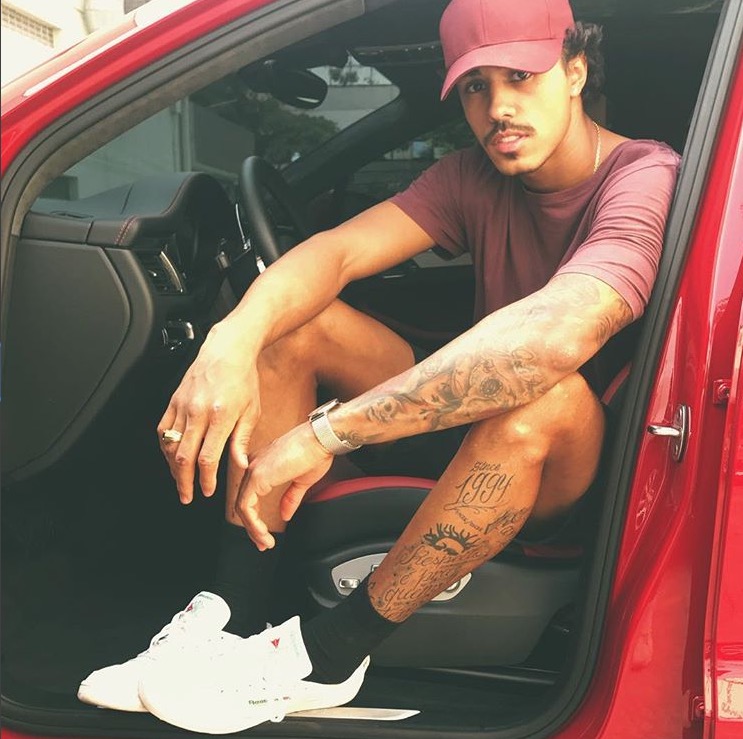  Aos 23, MC Livinho fatura fortuna mensal e compra mansão e jatinho