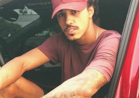  Aos 23, MC Livinho fatura fortuna mensal e compra mansão e jatinho