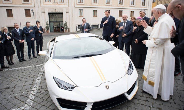 Papa Francisco vai leiloar carro de luxo para ajudar cristãos do Iraque 