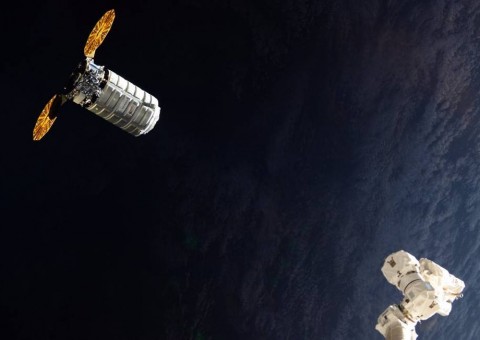 Astronautas recebem pizza e sorvete em Estação Espacial